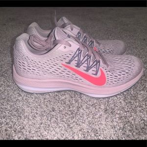 Nike Zoom Winflo Running Shoes